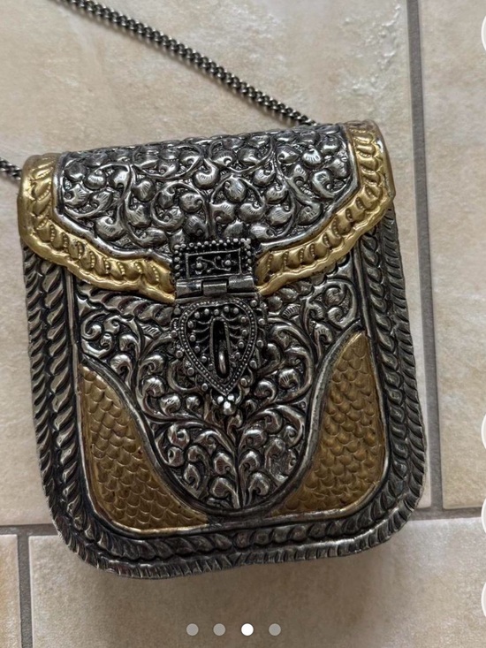 Handbags - Ornate Two-Tone Metal Crossbody Bag - Silver & Gold